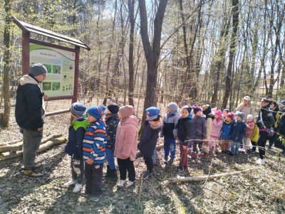 Mali turyści w Majdanie Ostrowskim